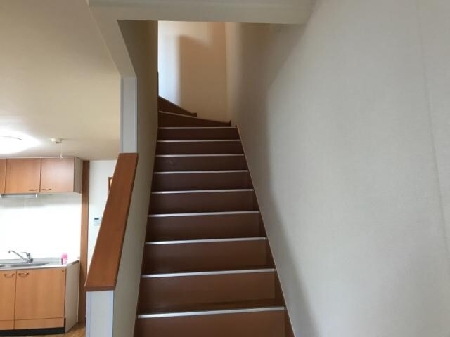 物件内観写真24　(階段)