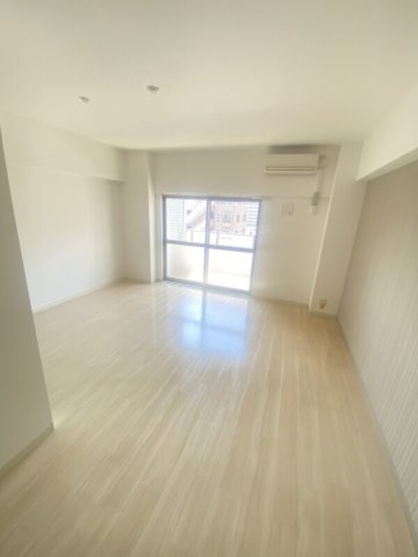 居室(※写真は同じマンションの違う部屋のものになります。)