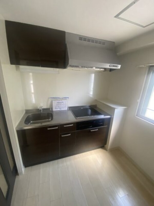 キッチン(※写真は同じマンションの違う部屋のものになります。)