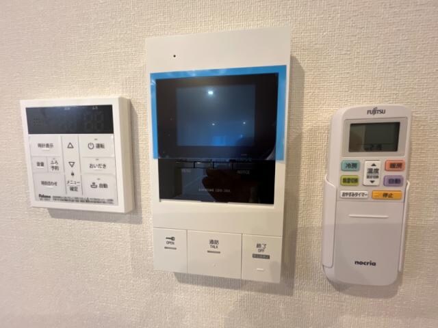 物件内観写真9　(カメラ付インターホン)
