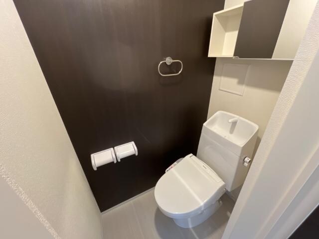 物件内観写真16　(シャワー付トイレ)