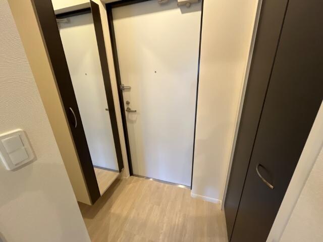 物件内観写真17　(玄関)