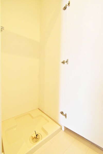 物件内観写真10　(洗濯機置場)