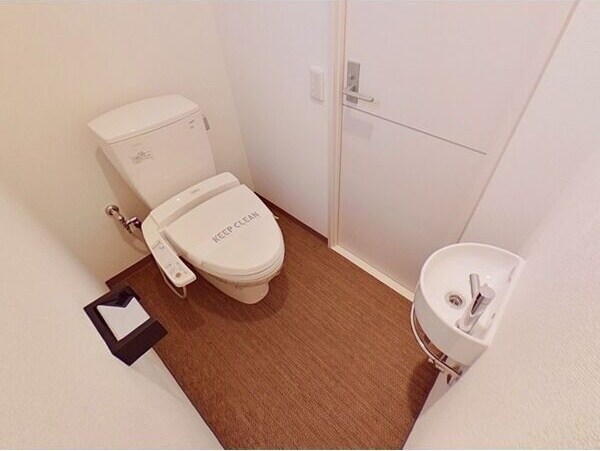 トイレ(※写真は同じマンションの違う部屋のものになります。)