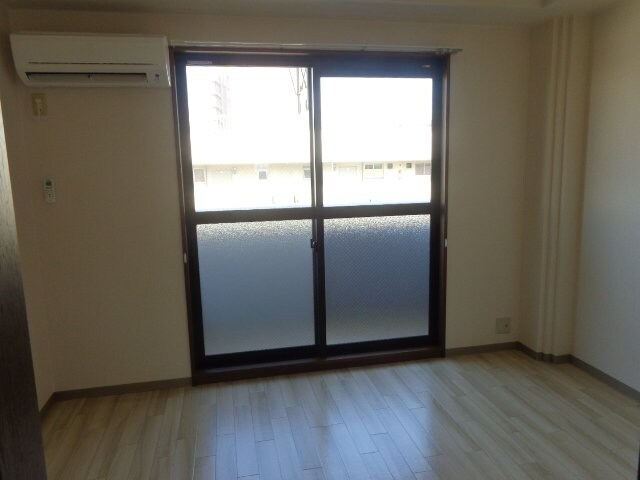 物件内観写真3　(洋室)