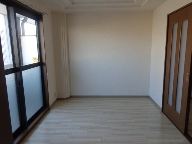 物件内観写真4　(洋室)