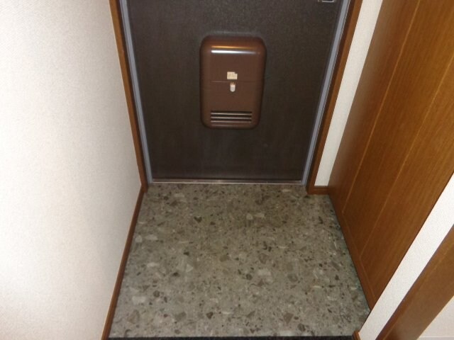 物件内観写真11　(玄関)