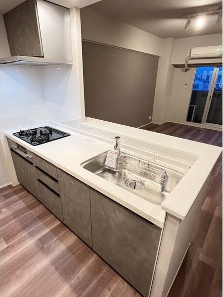 キッチン(※写真は同じマンションの違う部屋のものになります。)