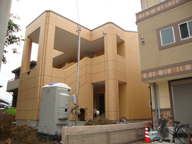 物件外観写真2　(外観写真（昼）)