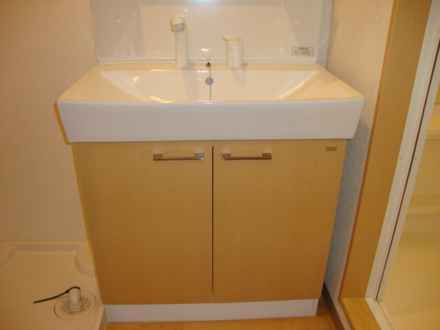 物件内観写真10　(洗髪洗面化粧台（イメージ）)