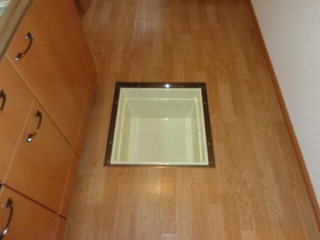 物件内観写真19　(床下収納)
