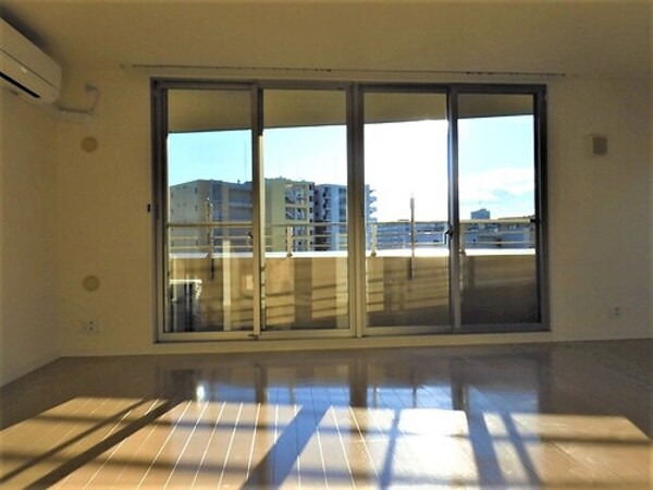 居室(リビング　※同タイプの部屋のお写真です)
