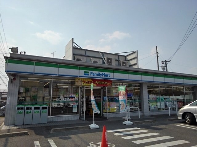 物件外観写真3　(ファミリーマートまで50m)