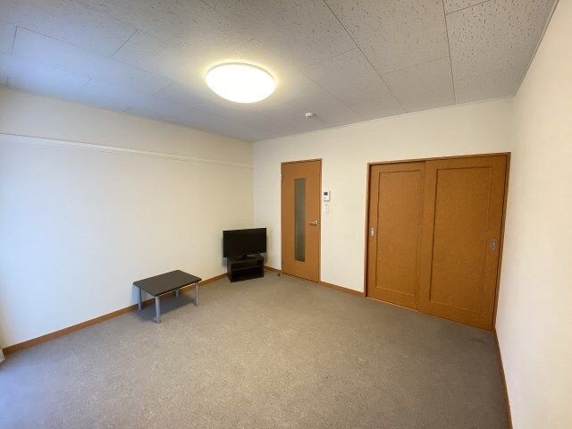 物件内観写真5　(1Ｆはフローリング、2Ｆは絨毯仕様)