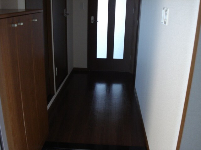 物件内観写真4　(玄関)