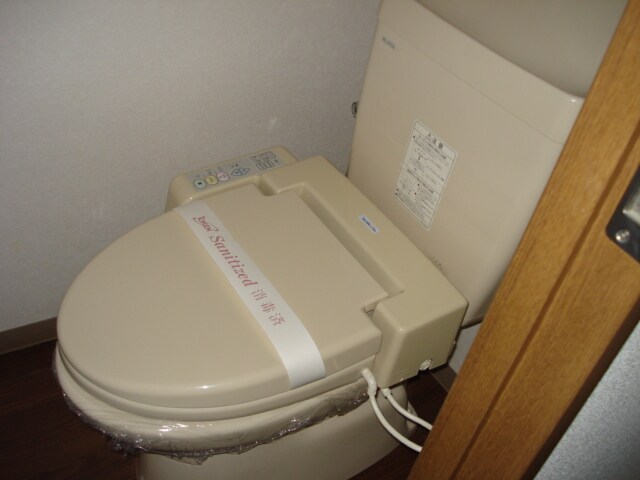 物件内観写真8　(シャワー付トイレ)