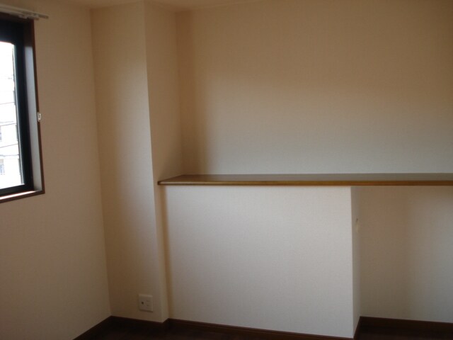 物件内観写真10　(北側洋室)