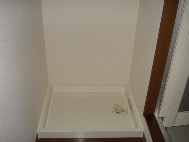 物件内観写真13　(洗濯機置場)