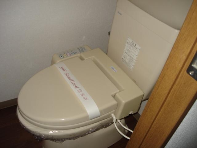 物件内観写真16　(シャワー付トイレ)