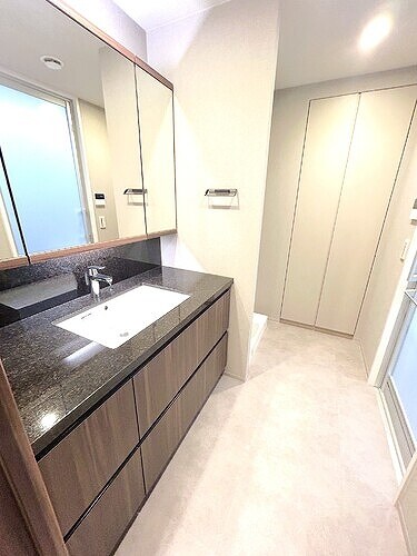 物件内観写真8　(洗面所)