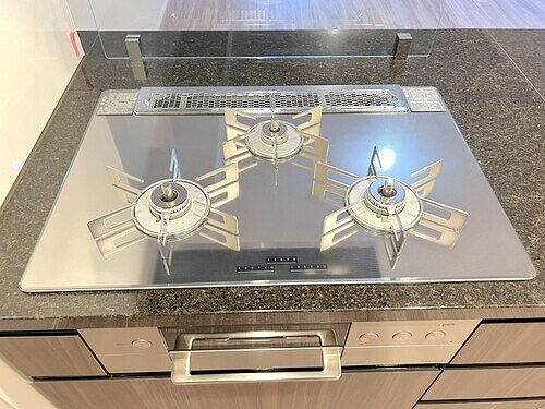 物件内観写真24　(三口ガスコンロ・グリル)