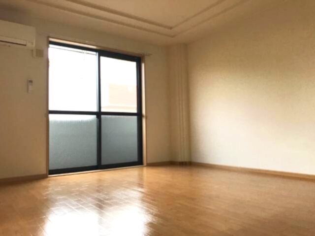 物件内観写真3　(リビング)