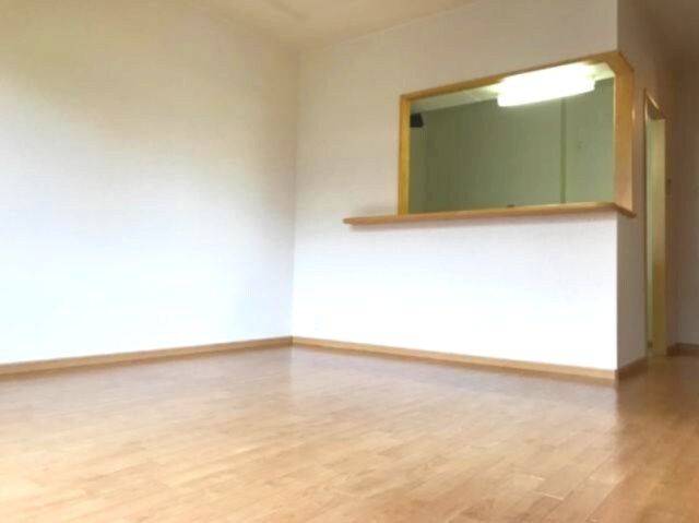 物件内観写真4　(リビング)