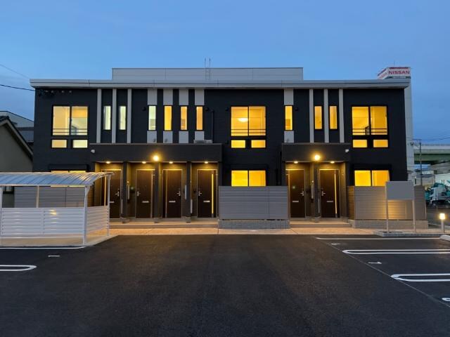 エントランス(外観写真（夜）)