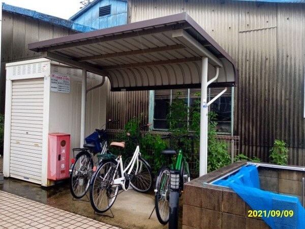 建物設備(屋根付き駐輪場)