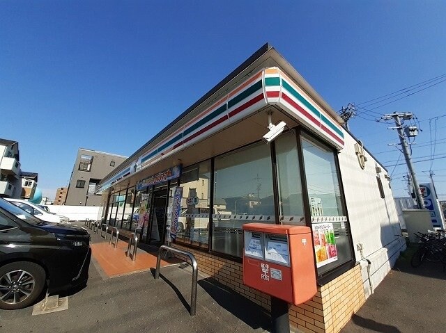 物件外観写真4　(セブンイレブンまで110m)