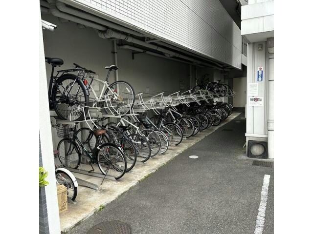 物件内観写真6　(駐輪場)