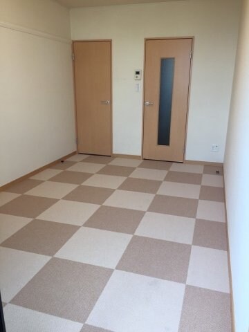 物件内観写真3　(2Fジュータン)