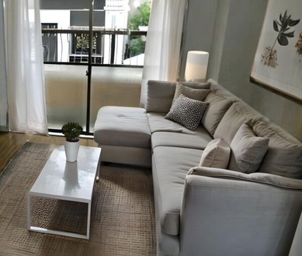 居室(写真・家具はイメージです。家電付きではありません。(T-HO)