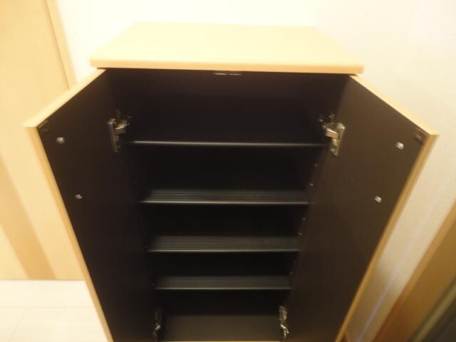 物件内観写真18　(下駄箱)