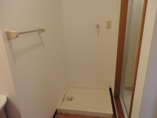 物件内観写真15　(洗濯機置場)