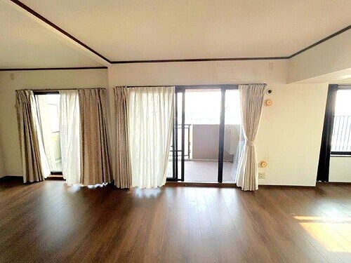 物件内観写真16　(リビングダイニング(別アングル・カーテンは撤去します))