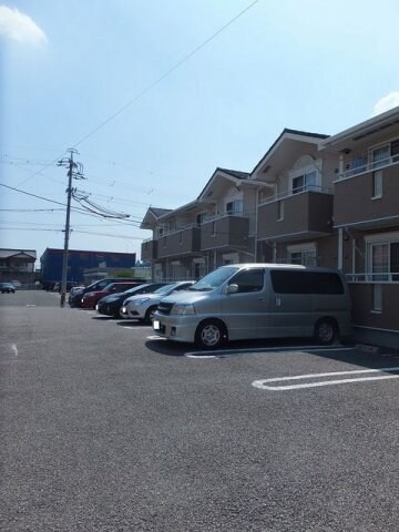 物件外観写真2　(駐車場です)