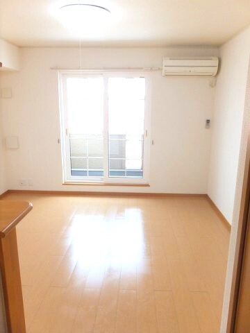 物件内観写真3　(おしゃれな居間です)