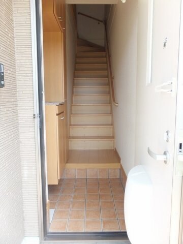 物件内観写真4　(きれいな玄関です)