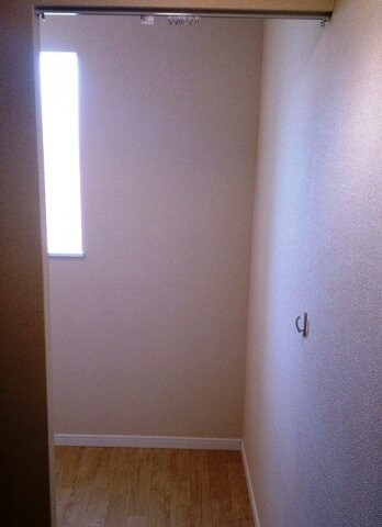 物件内観写真12　(収納スペース充実)