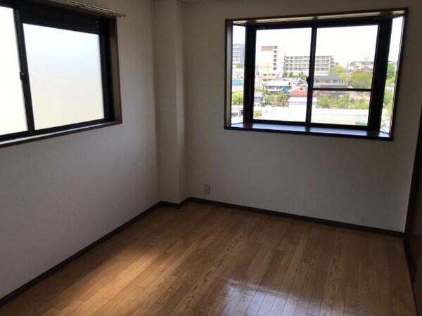 内装他(北洋室)