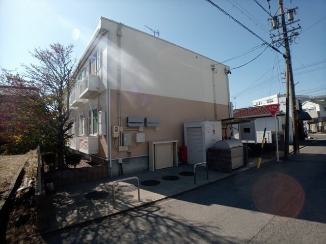 物件外観写真1　(2023年1月に外壁塗装しました。陽当り良好です)