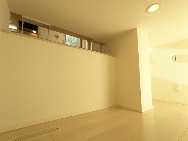 物件内観写真10　(床下収納)