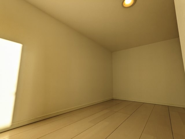 物件内観写真11　(床下収納)