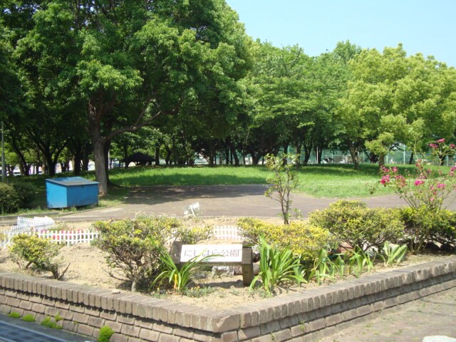物件外観写真5　(西原公園まで750ｍ)