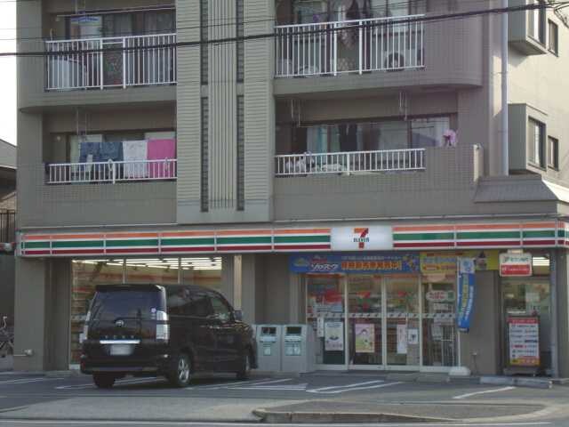 物件外観写真6　(セブンイレブン（コンビニ）まで245ｍ)