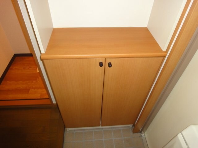 物件内観写真24　(下駄箱下部)