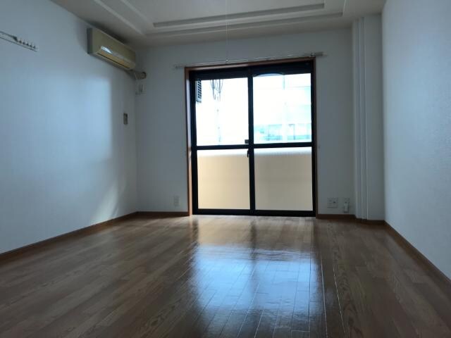 物件内観写真4　(洋室)