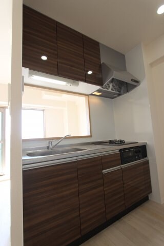 キッチン(※同室タイプの画像です。内装の色などが異なる場合があります。)