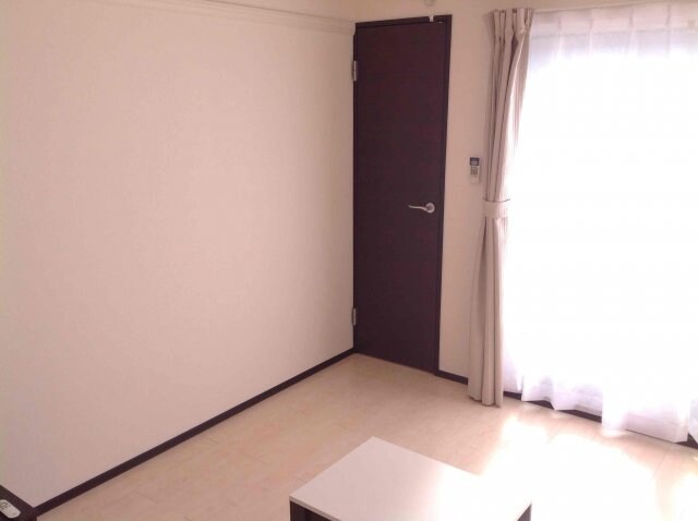 物件内観写真11　(日当たり良好で気分もポカポカ)